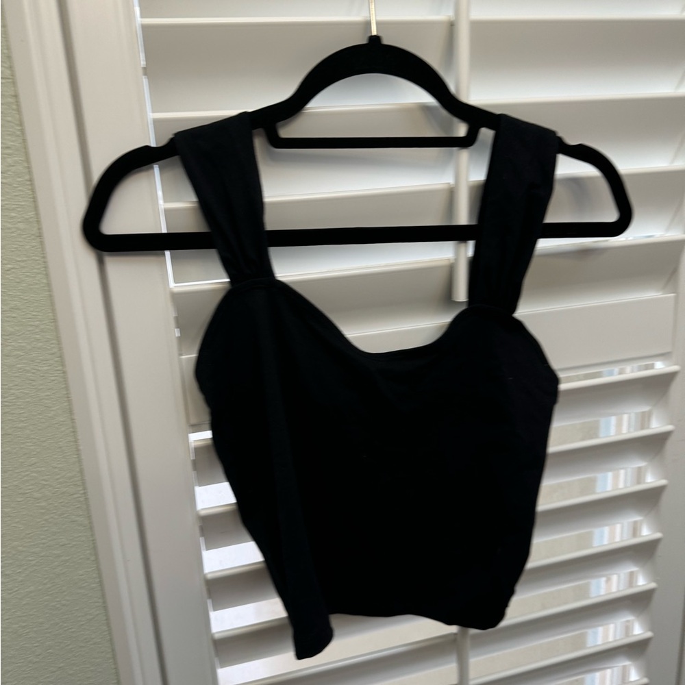 Abercrombie black crop top tank top size medium
